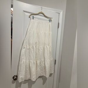 Full long white skirt